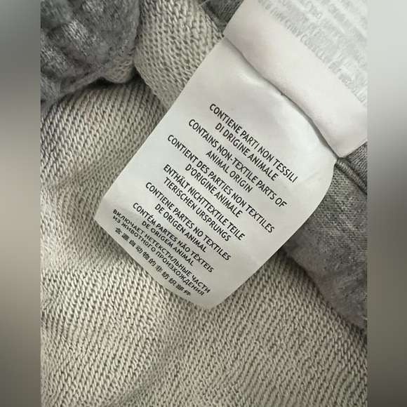 Gucci Rare Limited Super Runway Tiger
Logo Track Shorts - Picture 6 of 10